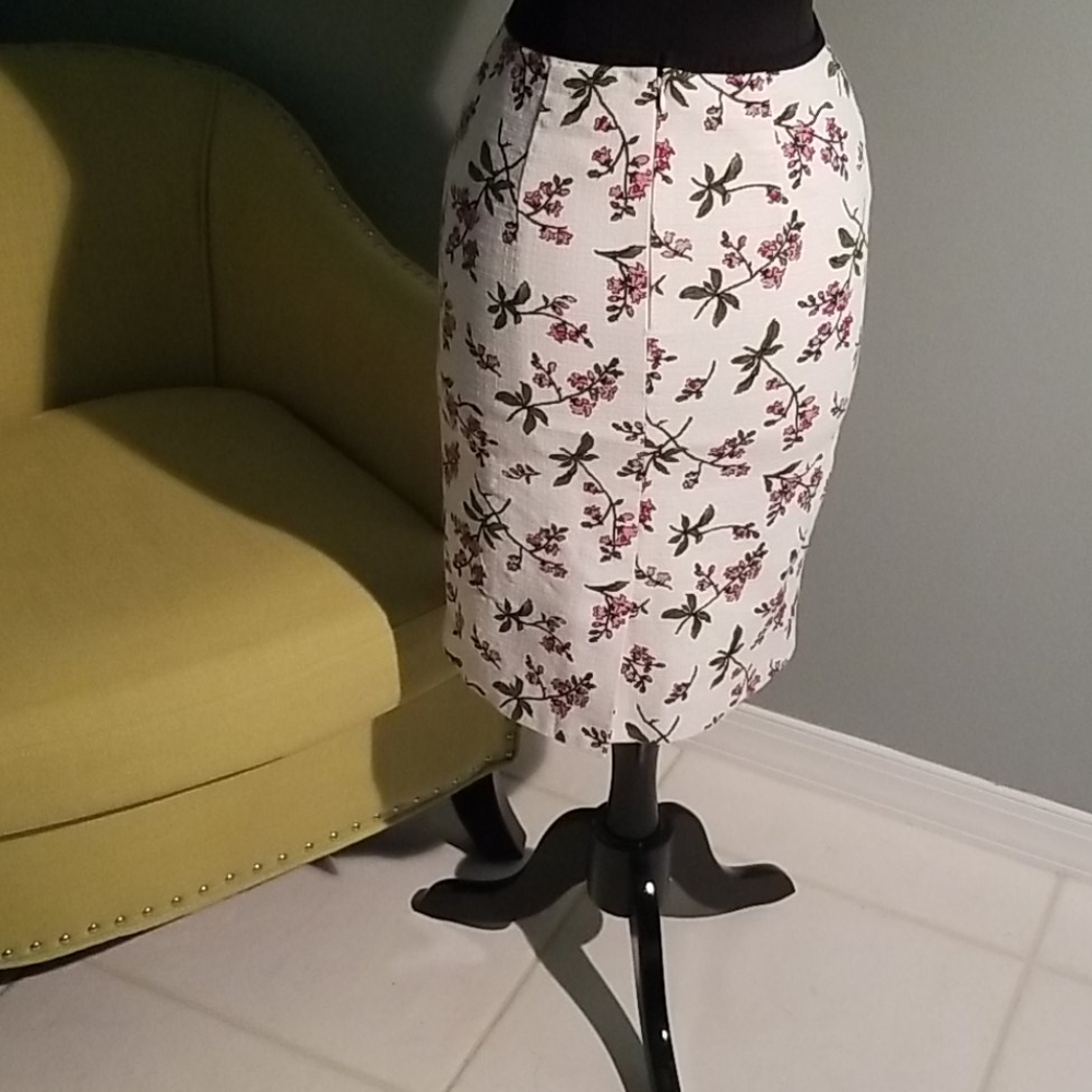 Skirts - Picture 3 of 3